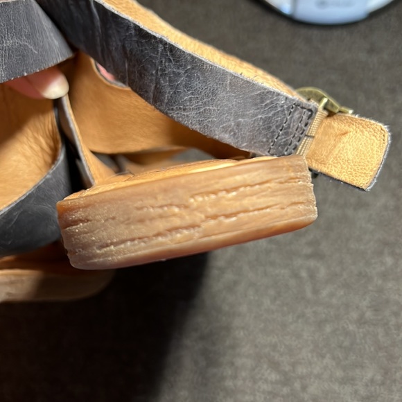 Born women’s gladiator style sandals. - Picture 10 of 12